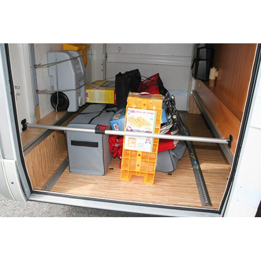 Luggage Bar FIAMMA - barre télescopique arrêt de charge pour soute de camping-car, en situation