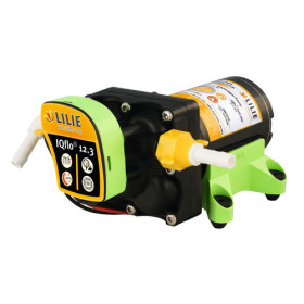 LILIE IQflo WhiteYELLOW 12,3 L/min | 4 soupapes Pompe a eau Lilie 4 soupapes de 12,3 L/min | Pompe automatique pour bateau ou van aménagé : vue de côté