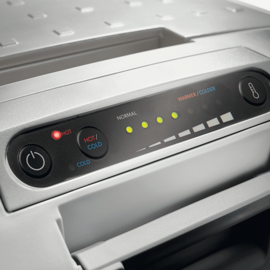 TropiCool TCX 21 Dometic - Glacière thermoélectrique 12/24/230 V pour van et bateau - écran