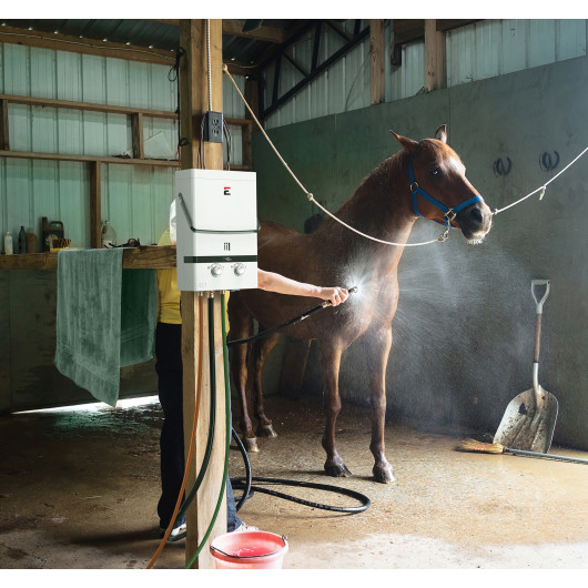 ECCOTEMP Luxé 7 LPM - chauffe-eau portable gaz - cheval