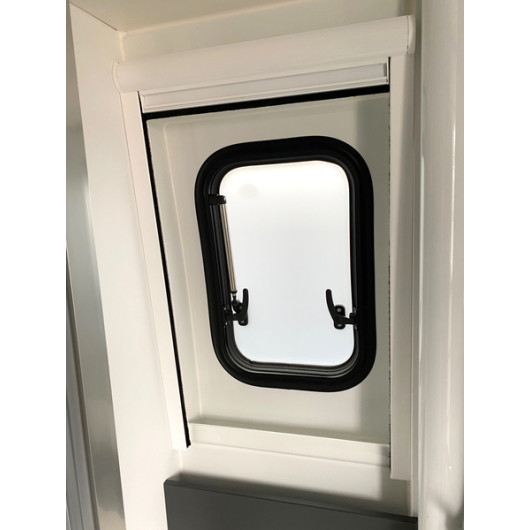 Cadre intérieur - fenêtre de salle de bain - véhicules Adria - moustiquaire