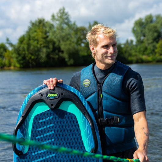 Planche Omnia Jobe - freeboard pour amateurs de ride et de glisse nautique - lac