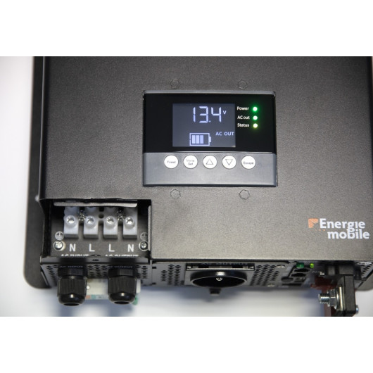 EM PSC12-4300DIF |Convertisseur combiné Chargeur 120A : vu connexion 230V + écran LCD + connexions 12V