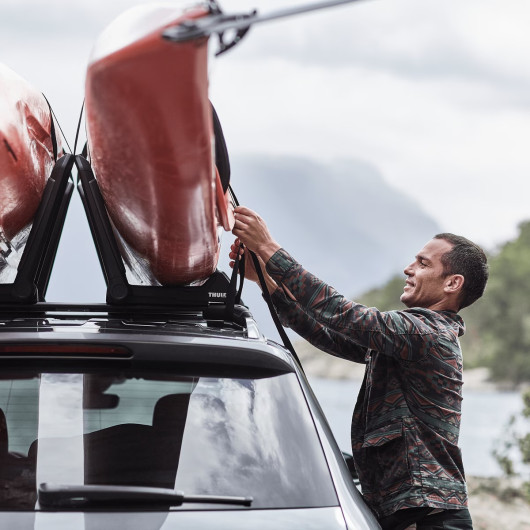Porte-kayak en J Hull-a-Port Aero Thule - accessoire barres de toit voiture & SUV - sangles