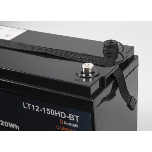 Batterie lithium 150 Ah avec sortie RJ Contrôleur, connexion smart, batterie garantie 5 ans. Vu rapproché, plot M8 et sortie RJ