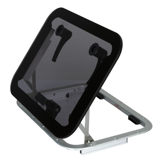 Panneau Ultra Low Profile Lewmar sans poignées extérieures | Ouverture avec clé de nable | Vue 3/4 ouvert