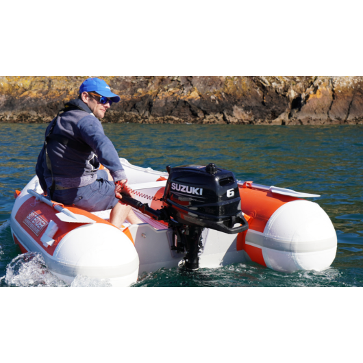 Moteur Hors-Bord 6 CV SUZUKI Blanc DF6A avec arbre court ou long | Moteur thermique | Vue sur l'eau moteur noir