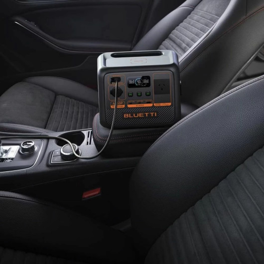 BLUETTI AC50P | 524 Wh dans une voiture