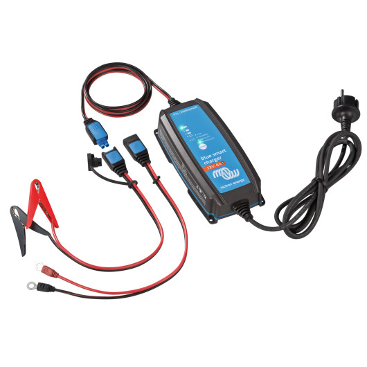 Chargeur Blue Smart IP65 12/4 Victron Energy | Chargeur compact pour batterie 12V | vue avec accessoires