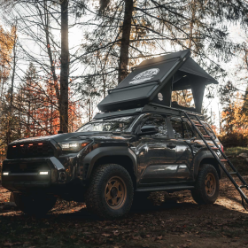 Tente de toit rigide 2 places Summit 140 de Go Overland | Couchage 140 cm pour 4x4, voiture et van aménagé