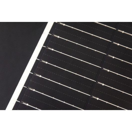 Panneau solaire semi-flexible Energie Mobile PERC-HD slim | Panneau photovoltaïque | Vue cellules PERC monocristalline