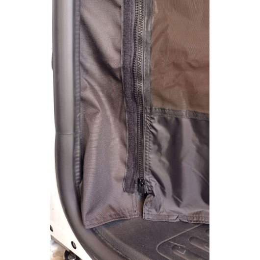 Moustiquaire porte latérale van aménagé Vanpakker C1 - VW T5/T6, Expert, Jumpy | zoom sur marchepieds van