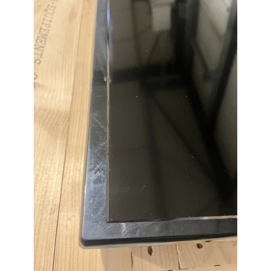 Smart TV 40'' reconditionné Android 9.0 ANTARION - TV 12V avec applications connectées pour camping-car et van aménagé.