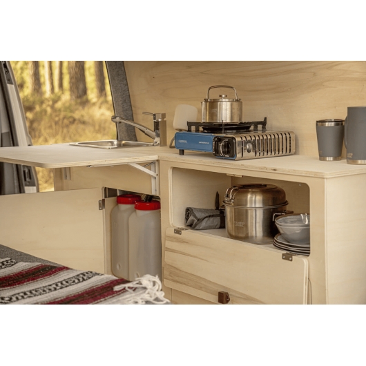 Meuble latéral universel A3V2 avec table Simple Vans | Aménagement bois contreplaqué pour van et fourgon