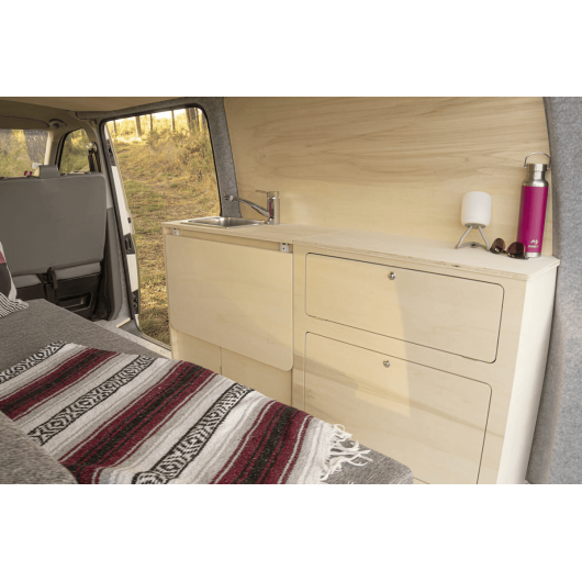 Meuble latéral universel A3V2 avec table Simple Vans | Aménagement bois contreplaqué pour van et fourgon