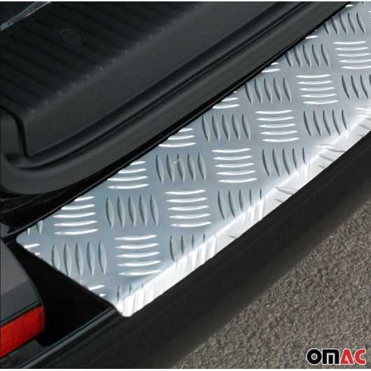 Protection seuil de coffre aluminium VW T6 OMAC - accessoire carrosserie fourgon aménagé - vue installée de gauche