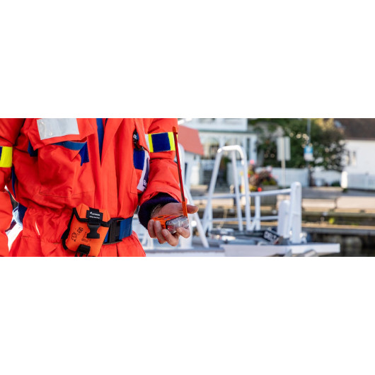 Balise PLB Jotron TRON SA20 | Balise personnelle avec ReturnLink (RLS) | En action