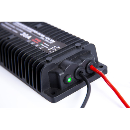 EM Chargeur Booster CB12-30IP vu sortie batterie et led témoin