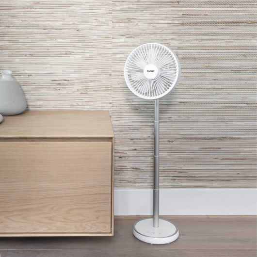 Ventilateur télescopique Vento Cordless foldable EUROM à la maison déplié