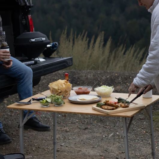 Barbecue portable rond Magma Beach Fire Graphite | En action