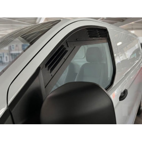 Grilles de ventilation Airvent HGK pour Ford Transit Custom 2, Tourneo Custom 2 et VW T7 - van aménagé - en place sur vitre