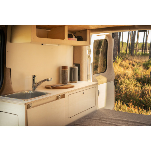 Meuble bois latéral avec table A2V2 Jumpy / Expert 3 L1 (M) SIMPLE VANS - image d'ambiance vue de l'avant du van