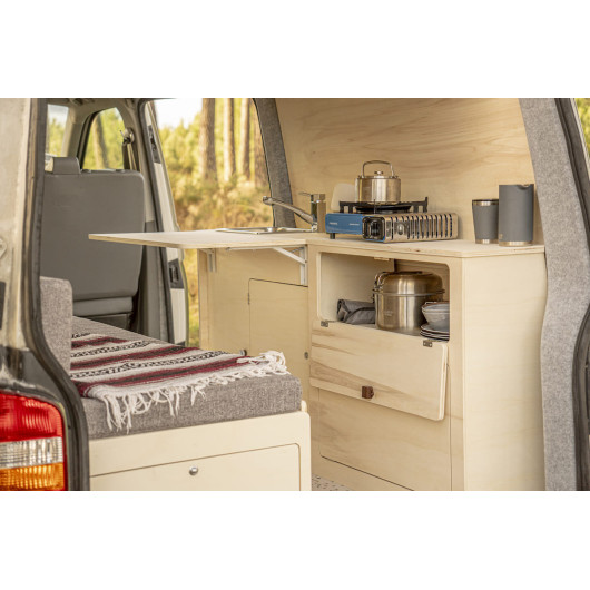 Meuble bois latéral grande table A3V2 VW Transporter T5 T6 T6.1 L2 Simple Vans - ambiance de l'arrière du van dézoomé