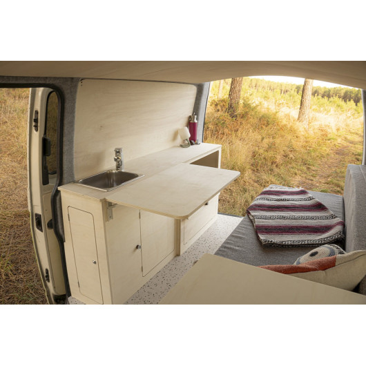 Meuble latéral grande table L2 (XL) A3V2 - Jumpy / Expert 3 - SIMPLE VANS - vue depuis le van coffres fermés