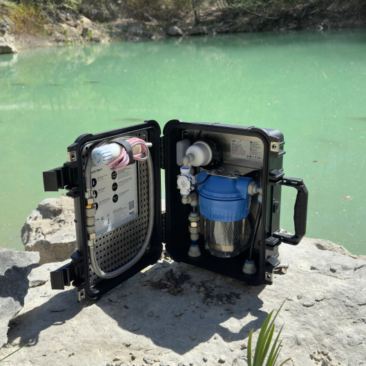 Kit portable de désinfection de l'eau UV-Aid+ WM AQUATEC | FLOW au lac