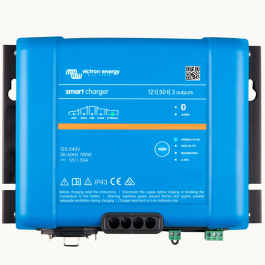 Chargeur Phoenix Smart IP43 12V 50A Victron Energy version 3 sorties dessus