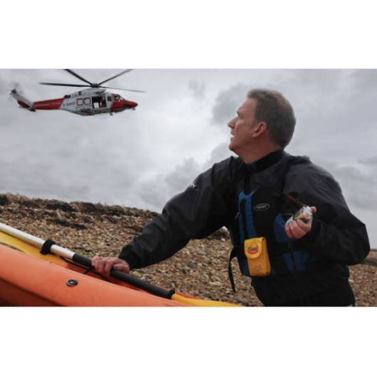 Balise PLB MCMURDO FastFind 220 | Balise personnelle simple sans (RLS) | Vue en action