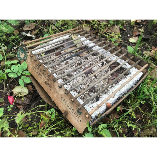 Grill jetable CASUSGRILL - grill jetable en carton et en bambou pour le camping.