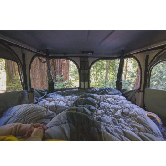 Evasion Evo JAMES BAROUD - tente de toit à coque rigide avec une vision panoramique, idéal pour les vans.