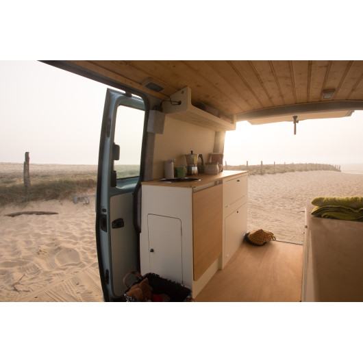 Meuble latérale avec table WV T5/T6 SIMPLE VANS | Kit aménagement bois pour van | lifestyle en mode vanlife