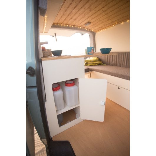 Meuble latérale avec table WV T5/T6 SIMPLE VANS | Kit aménagement bois pour van | coffre pour jerrican d'eau