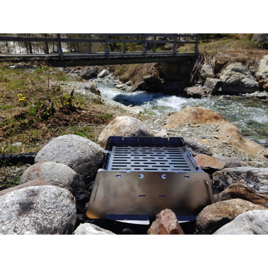 Barbecue pliable PICOLI - barbecue portable pliable pour le camping.