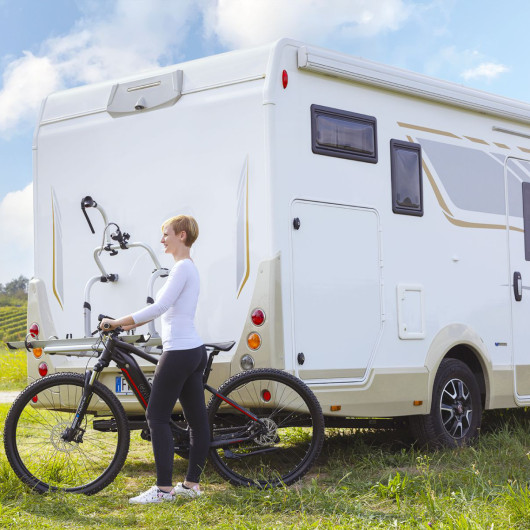 Carry Bike Pro C FIAMMA  - Porte-vélos aluminium de paroi arrière pour camping-car - action