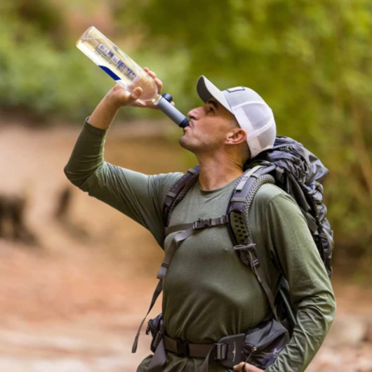 LIFESTRAW Peak serie SOLO Mountain Blue - En action