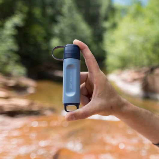 LIFESTRAW Peak serie SOLO Mountain Blue - En action