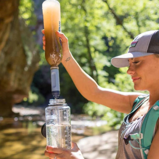 LIFESTRAW Peak serie SOLO Mountain Blue - En action