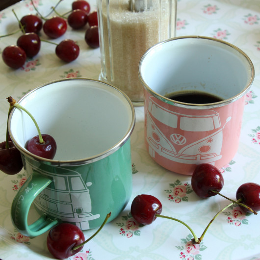Set 2 tasses émaillées Combi VW COLLECTION - Mugs en acier pour le camping, bivouac et randonnées