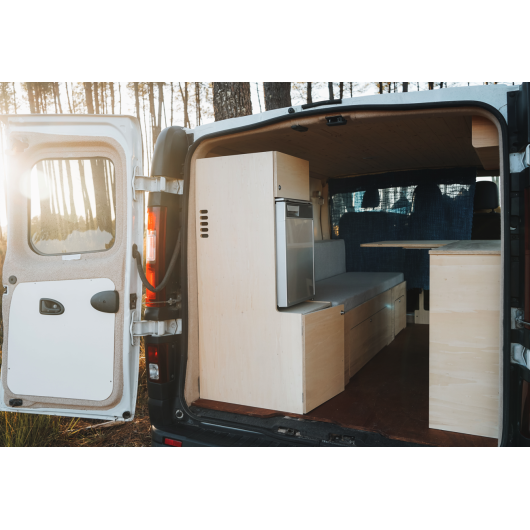Kit aménagement Roamer universel Simplet Vans | pack meubles bois pour van et fourgon | vue arrière du hayon