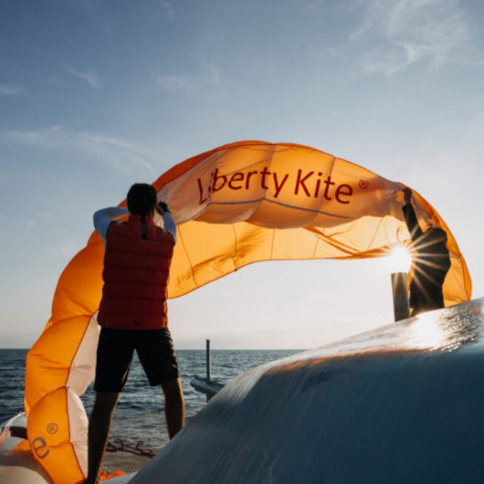 Aile de traction Libertykite pour voilier & bateau a moteur - Equipement de sécurité pour bateau