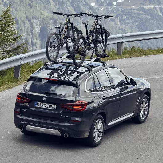 Porte-vélos sur roue montée UpRide de THULE - Porte-vélos sur toit pour van aménagé - vacances en famille