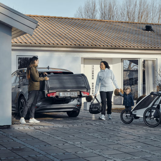 Onto THULE - coffre arrière sur boule d'attelage pour voiture, fourgon et van aménagé - pour les affaires de toute la famille