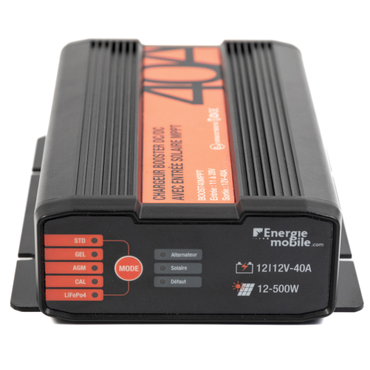 BOOST 40 MPPT ENERGIE MOBILE, chargeur DC-DC, van, bateau et camping-car avec entrée solaire vue du panneau de commande.