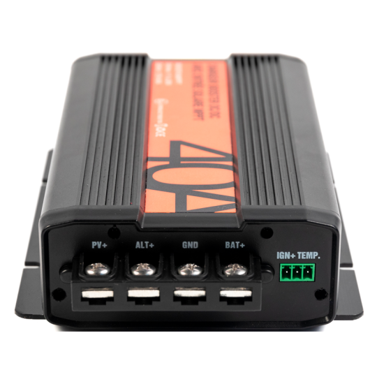 BOOST 40 MPPT ENERGIE MOBILE, chargeur DC-DC, van, bateau et camping-car avec entrée solaire vue des connexions électrique