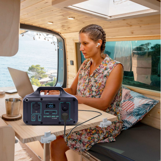 ORIUM Pack nomade IZYWATT 800 + Panneau solaire pliant 160W pour excursion, van et fourgon aménagé