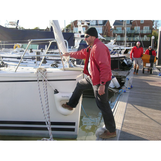 Fender 2Step blanc Dan Fender | pare battage marchepieds 2 marches pour bateau | installation à l'avant