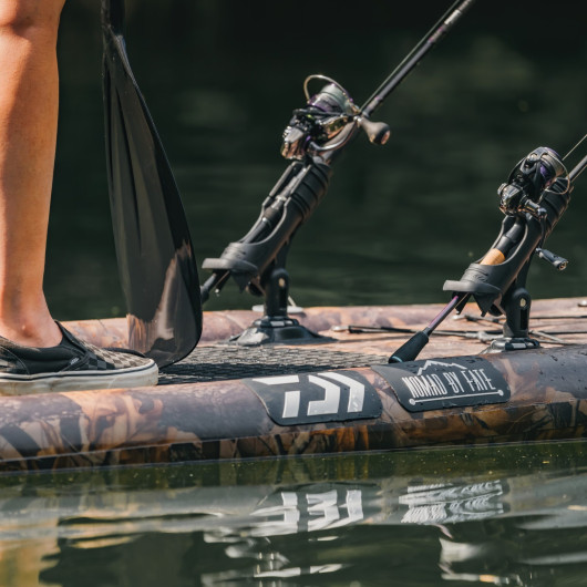 Support RibPort Railblaza à coller | Support pour équipement pêche bateau | En action avec canne 2